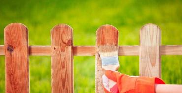 Чем покрыть деревянный забор для долговечности